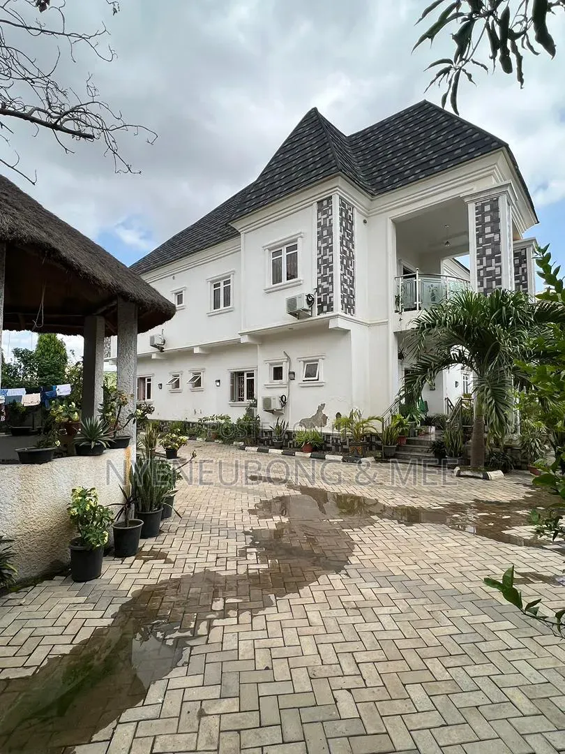 5bdrm Duplex in Karu for sale in Karu