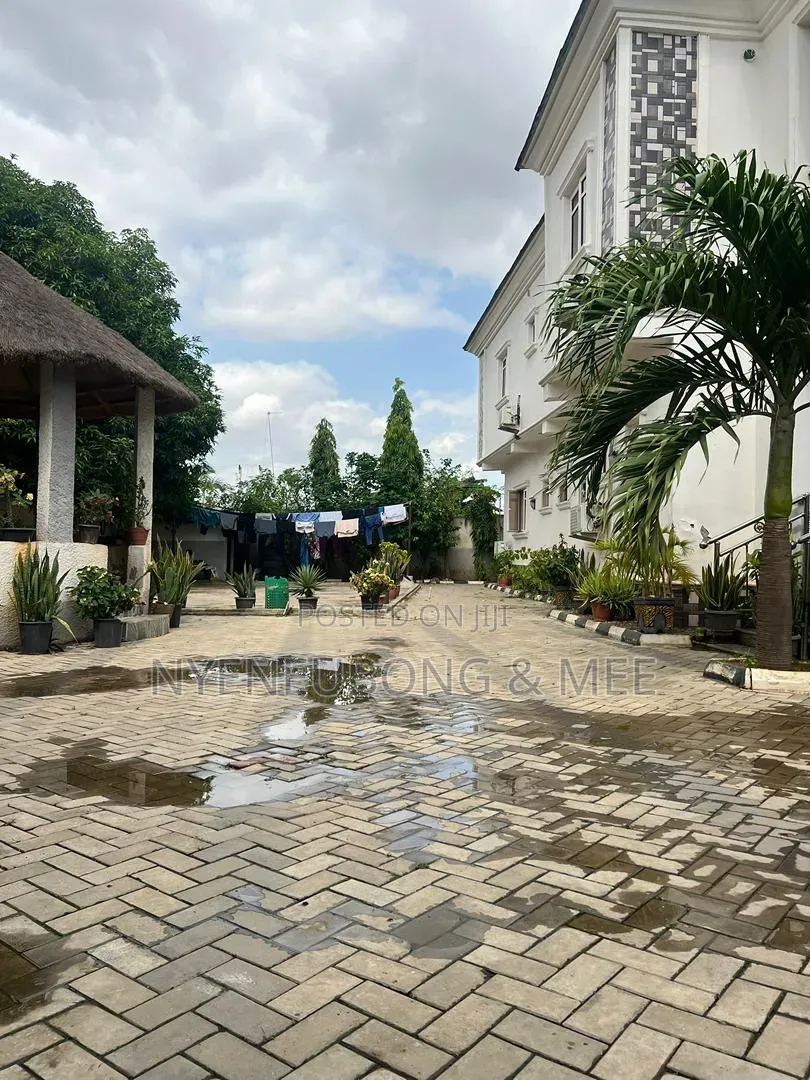 5bdrm Duplex in Karu for sale in Karu