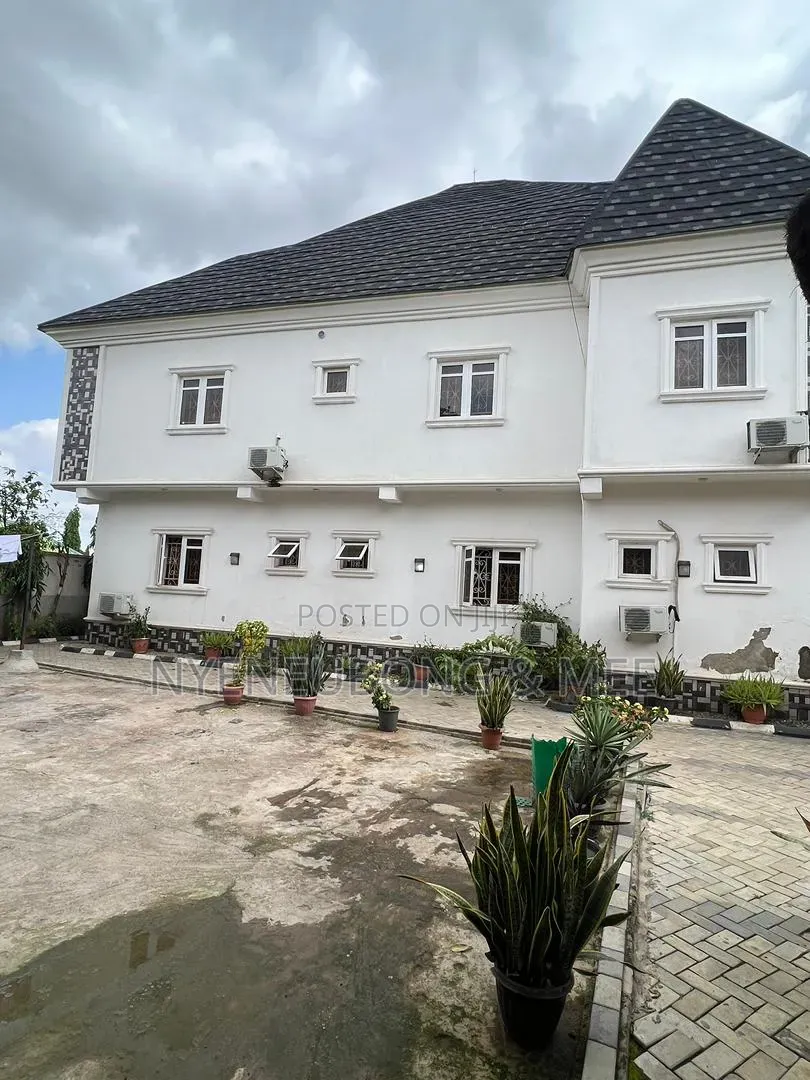 5bdrm Duplex in Karu for sale in Karu