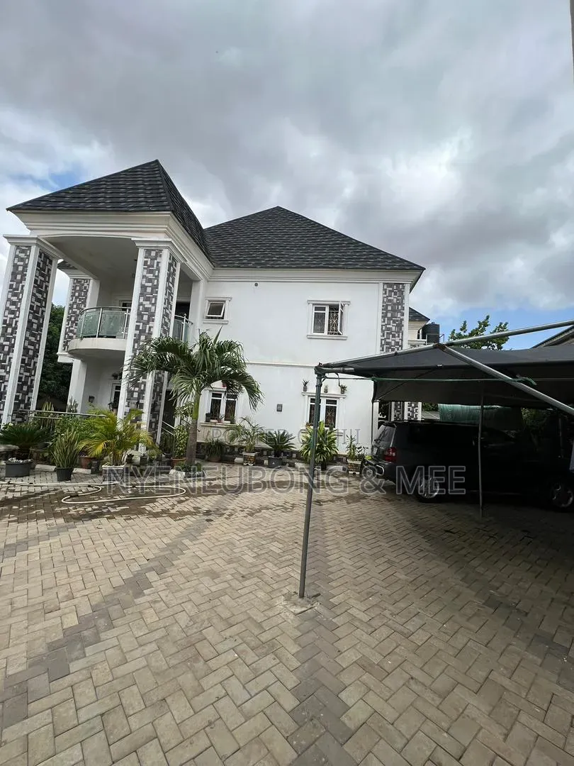 5bdrm Duplex in Karu for sale in Karu