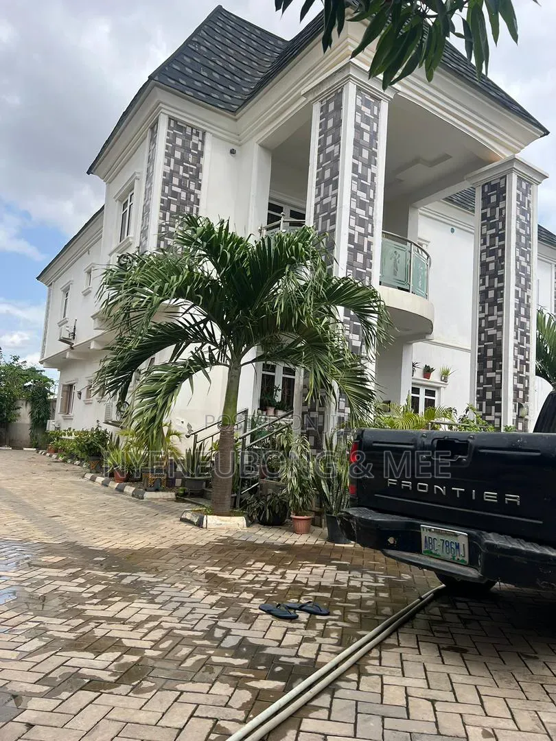 5bdrm Duplex in Karu for sale in Karu