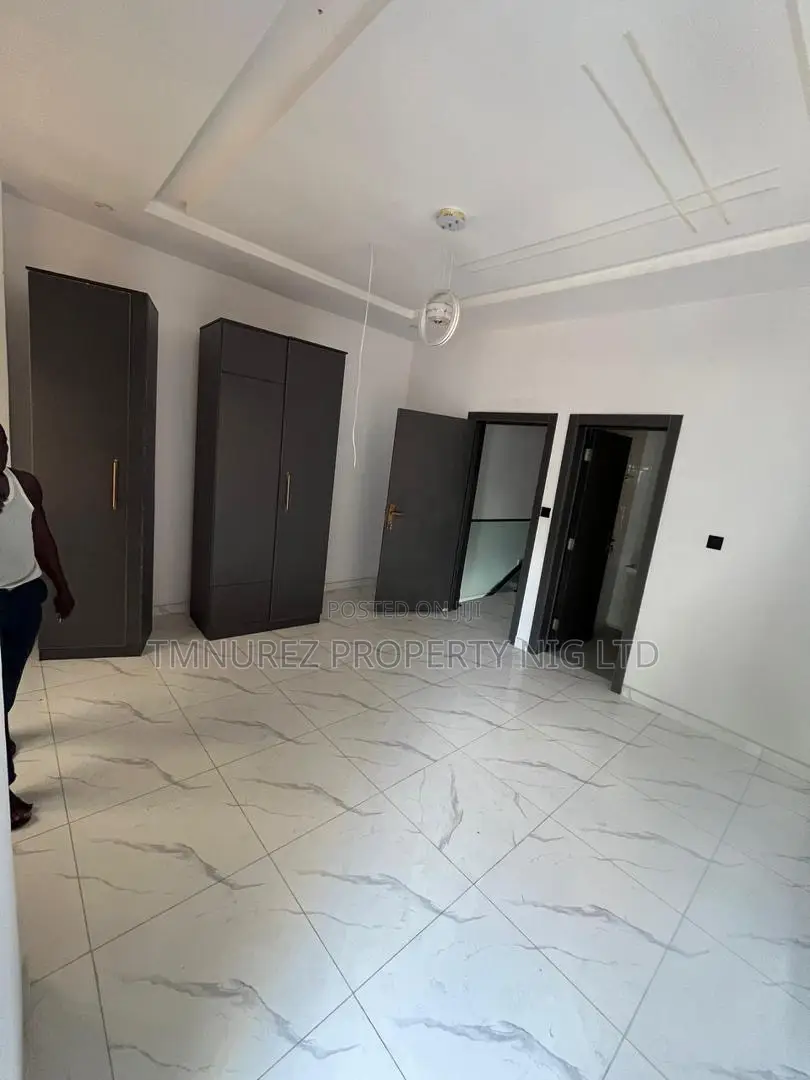 4bdrm Duplex in Yaba Lagos for sale in Yaba