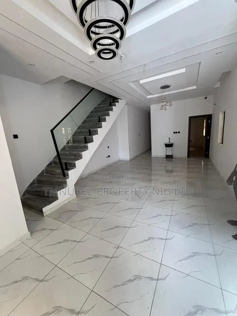 4bdrm Duplex in Yaba Lagos for sale in Yaba