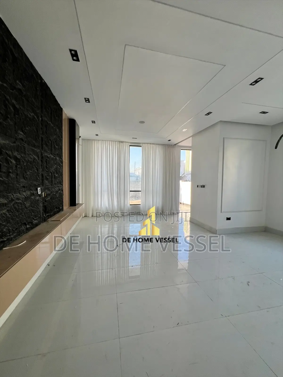 4bdrm Duplex in Chevron for sale in Chevron