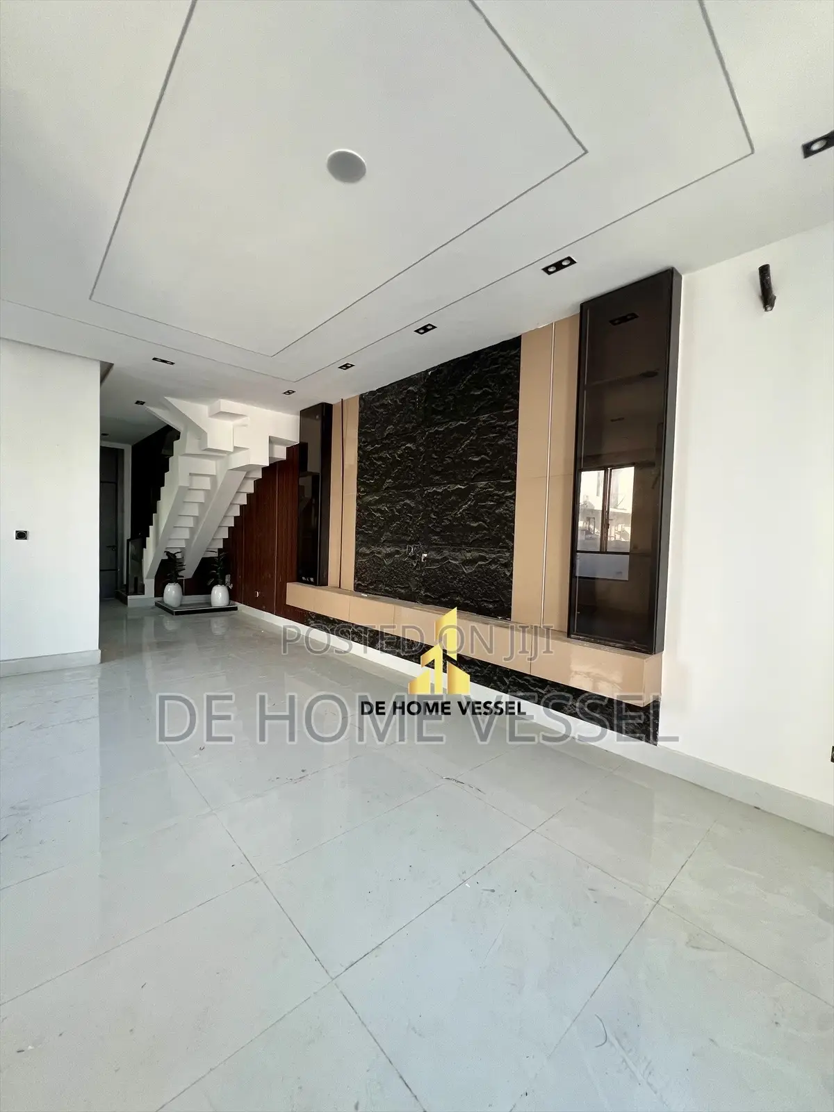 4bdrm Duplex in Chevron for sale in Chevron