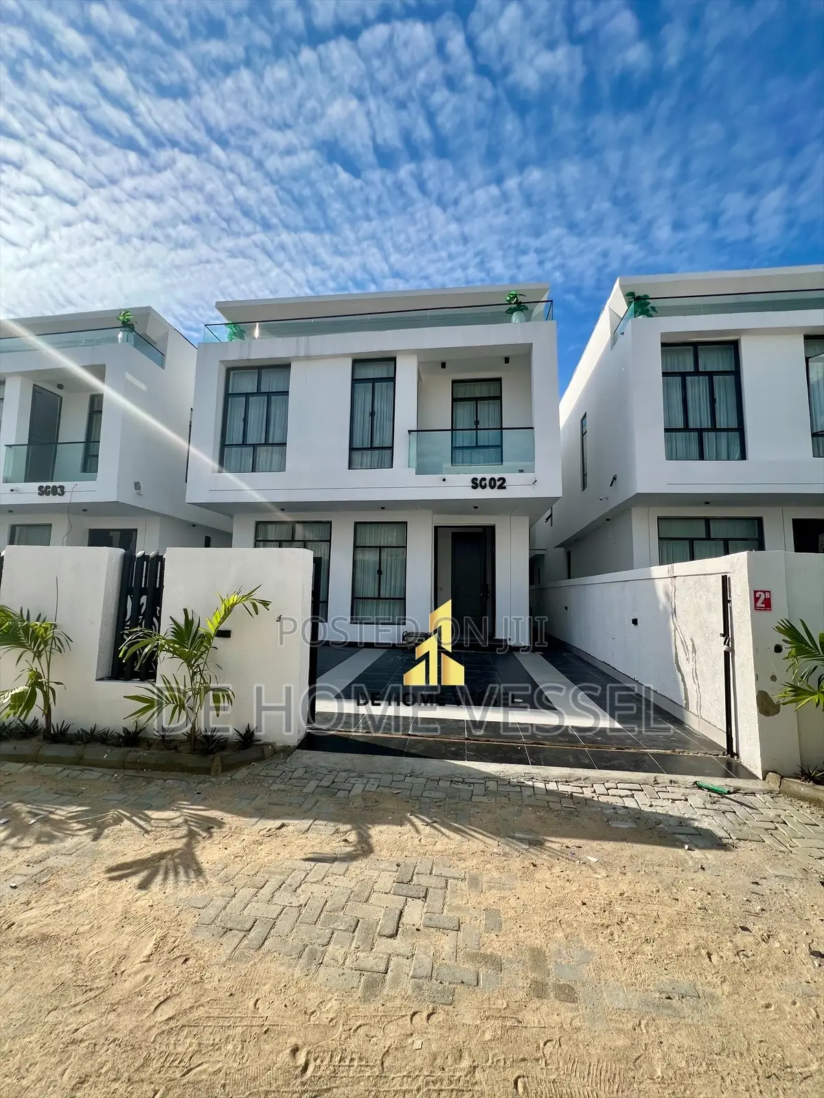 5bdrm Duplex in Chevron for sale in Chevron