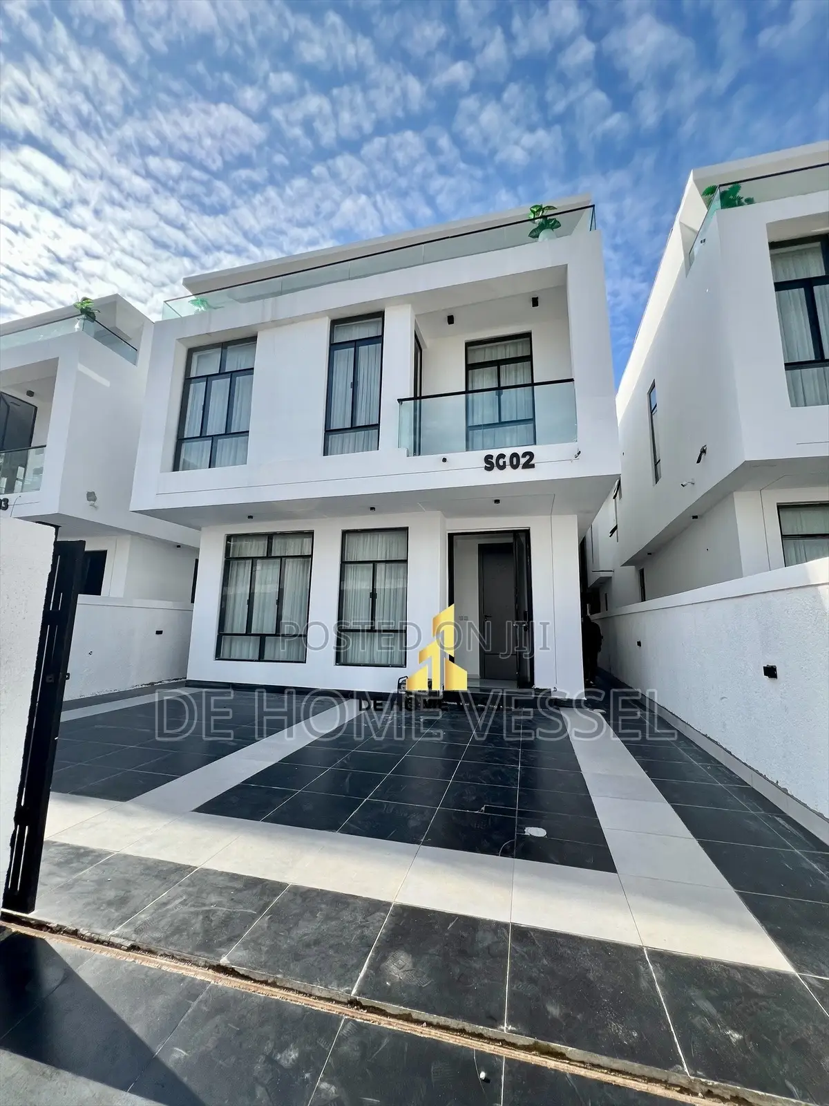 5bdrm Duplex in Chevron for sale in Chevron