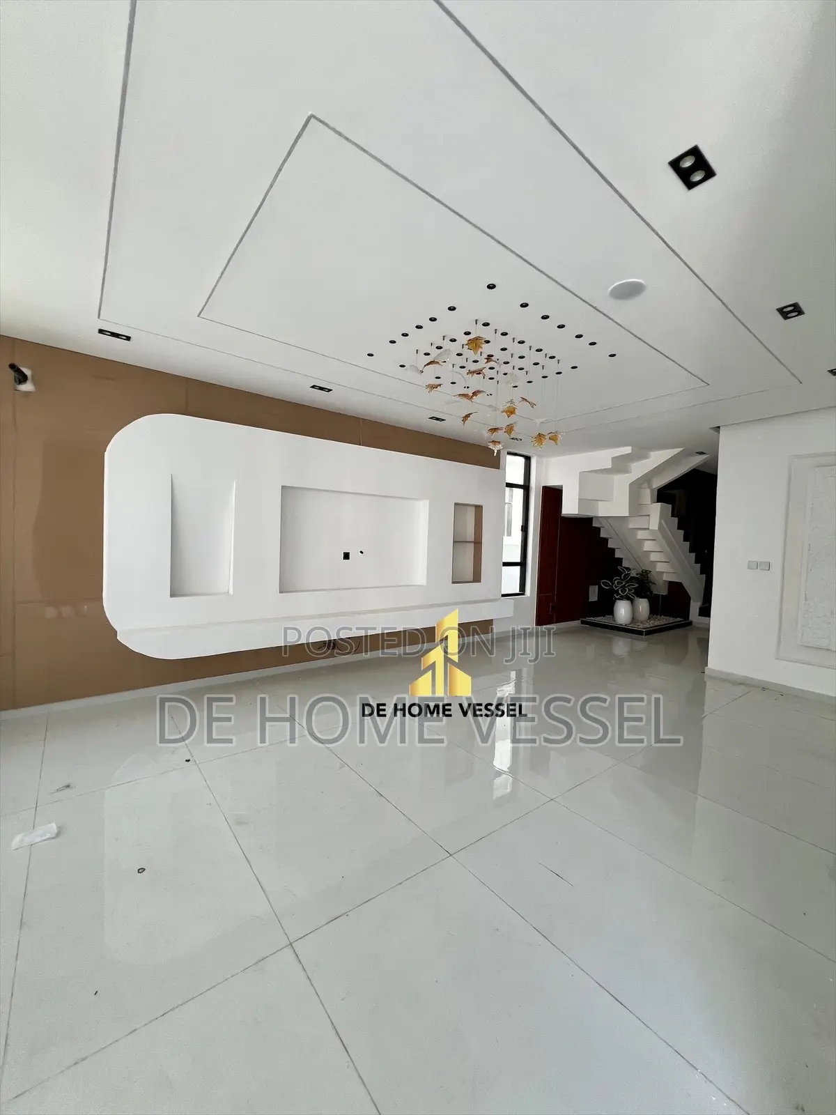 5bdrm Duplex in Chevron for sale in Chevron