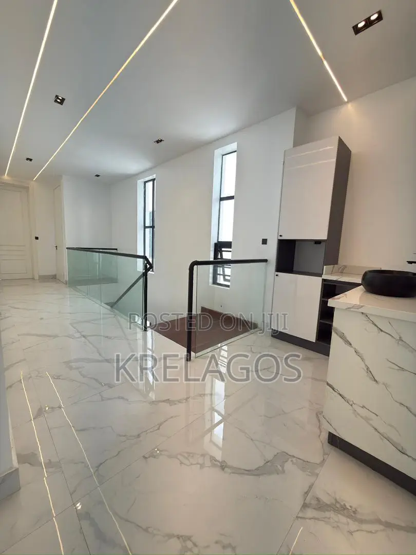 5bdrm Duplex in Lekki Phase 1 for sale in Lekki Phase 1