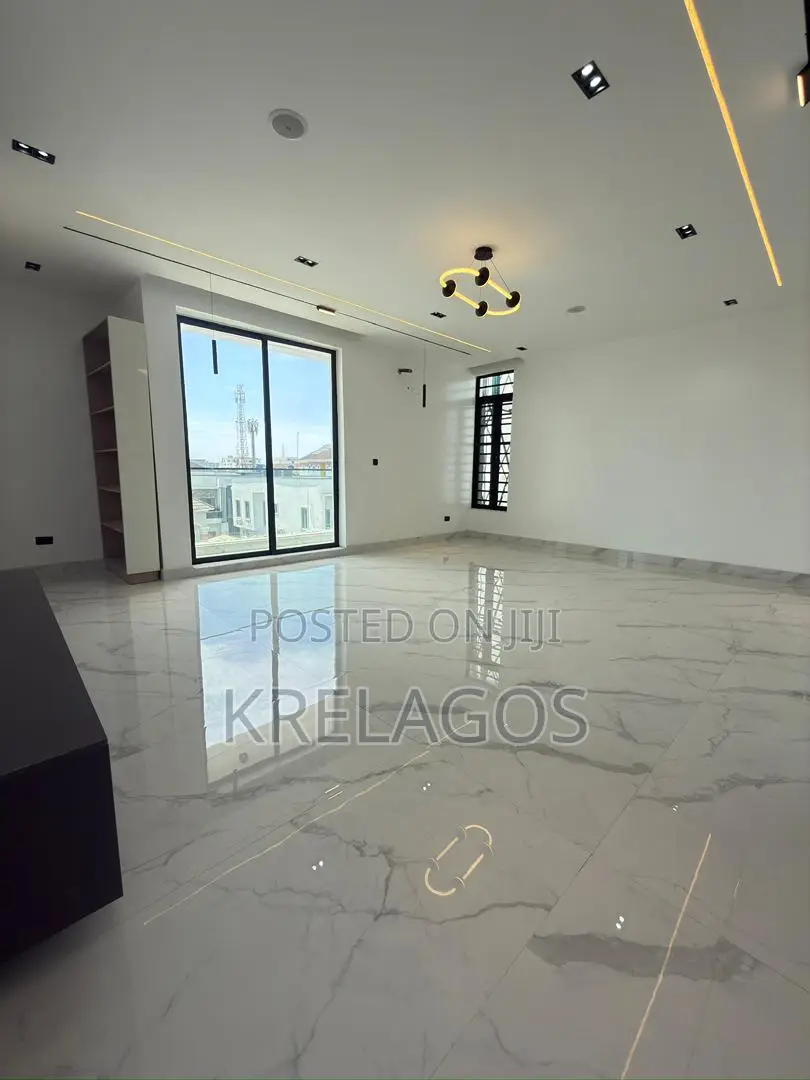 5bdrm Duplex in Lekki Phase 1 for sale in Lekki Phase 1