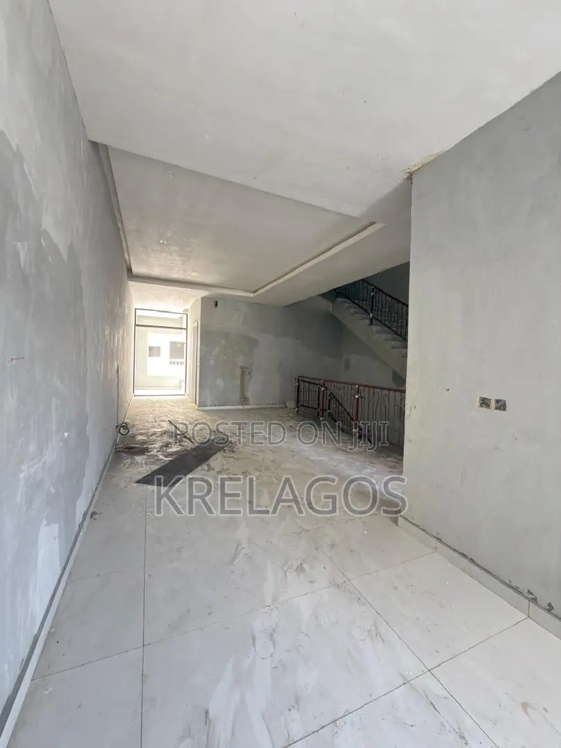 4bdrm Duplex in Lekki Phase 1 for sale in Lekki Phase 1