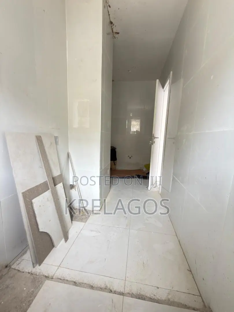 4bdrm Duplex in Lekki Phase 1 for sale in Lekki Phase 1