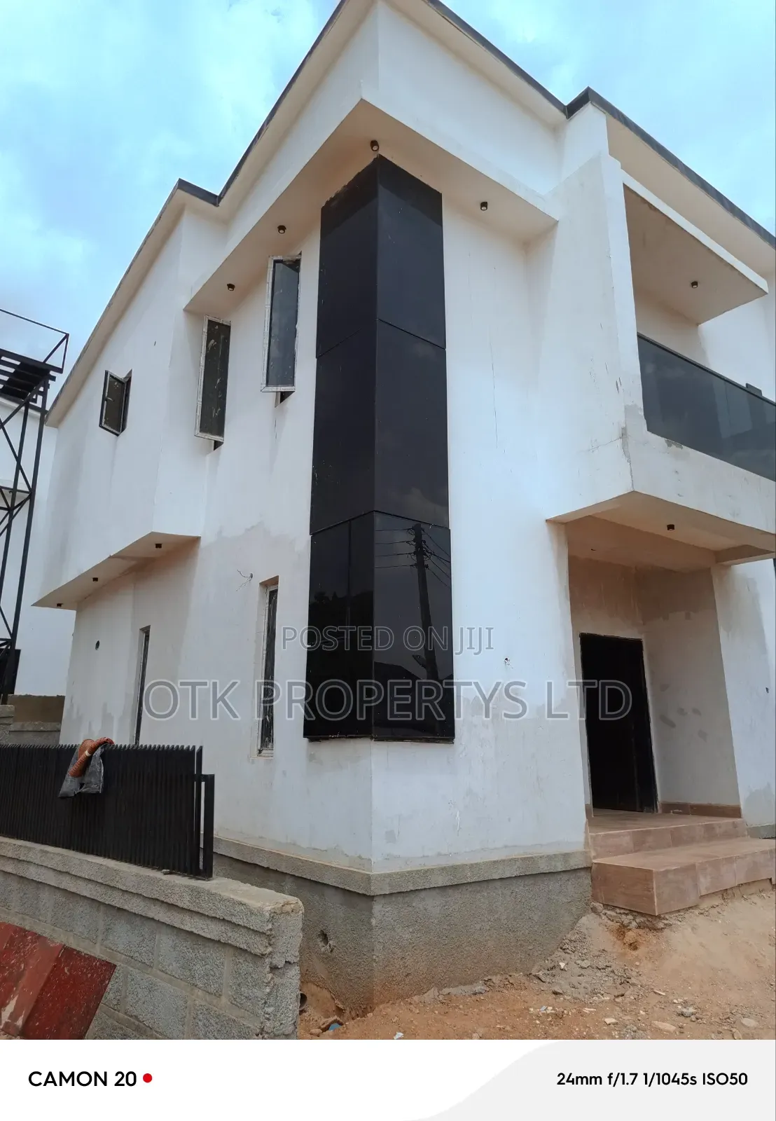 3bdrm Duplex in Scc Road Ushafa for sale in Ushafa