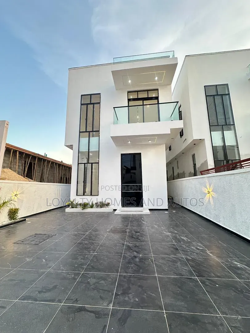 5bdrm Duplex in Ikota for sale in Ikota