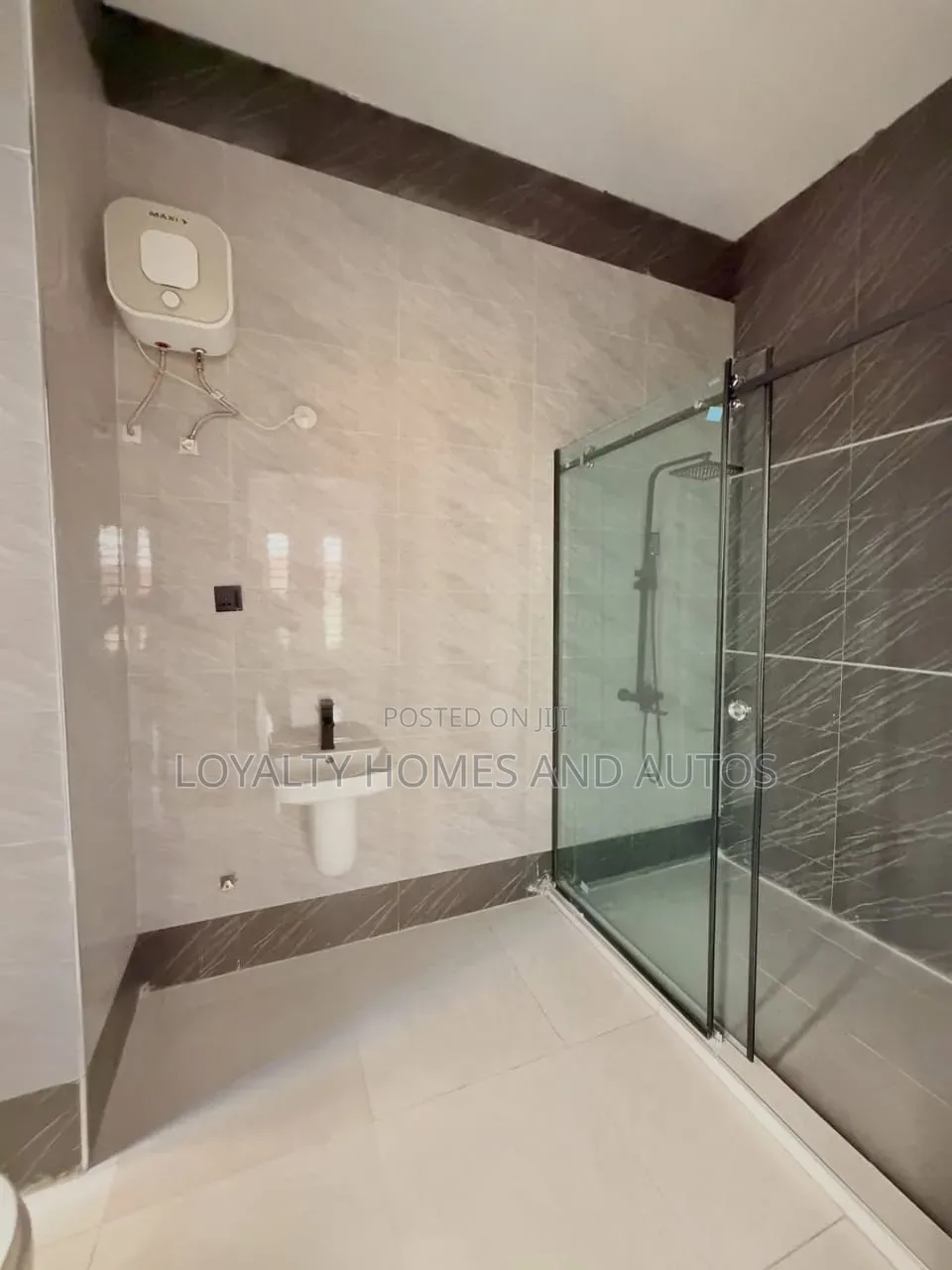 5bdrm Duplex in Ikota for sale in Ikota