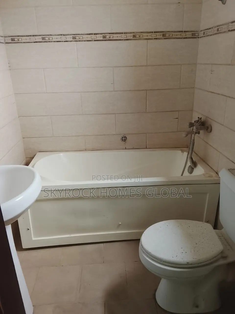 4bdrm Duplex in Ikota for rent in Ikota