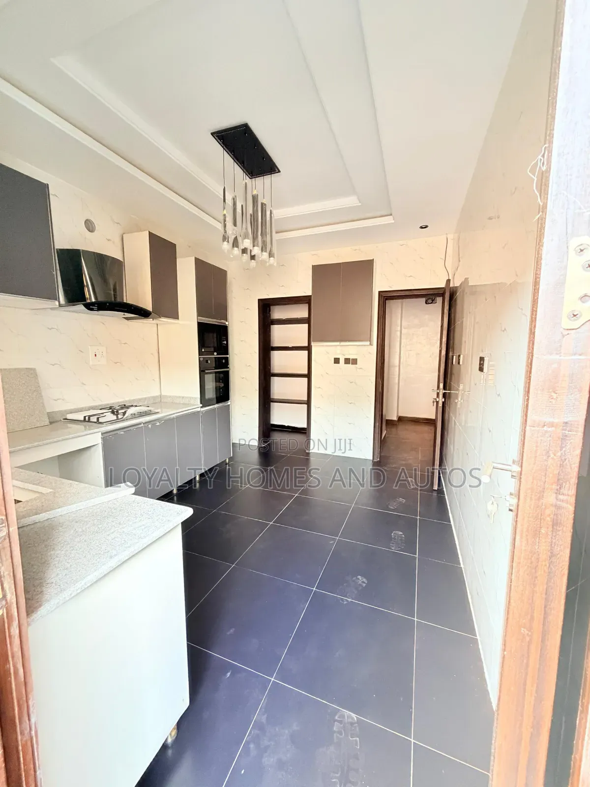 5bdrm Duplex in Airport Road / Ikeja for sale in Airport Road / Ikeja