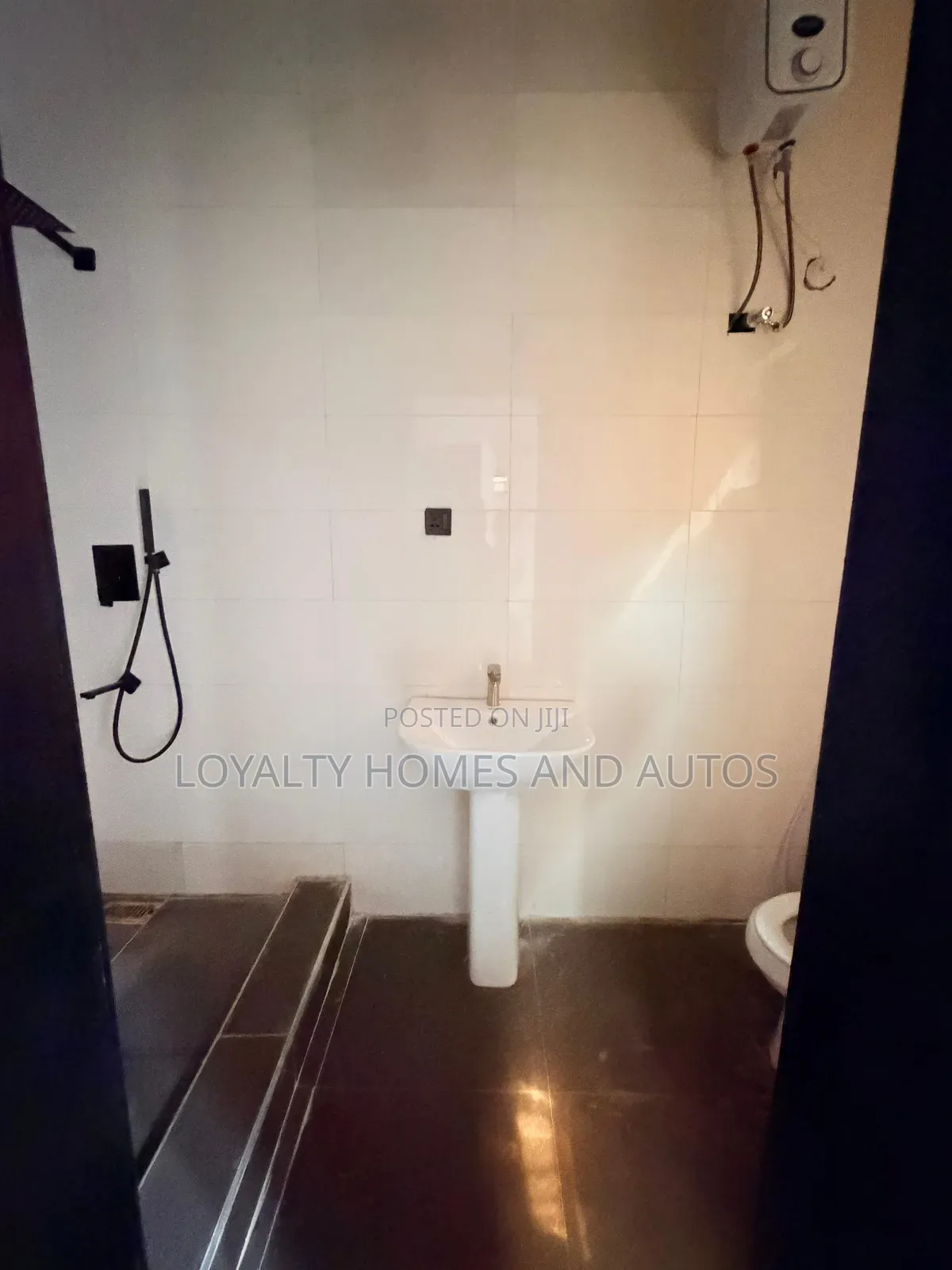 5bdrm Duplex in Airport Road / Ikeja for sale in Airport Road / Ikeja