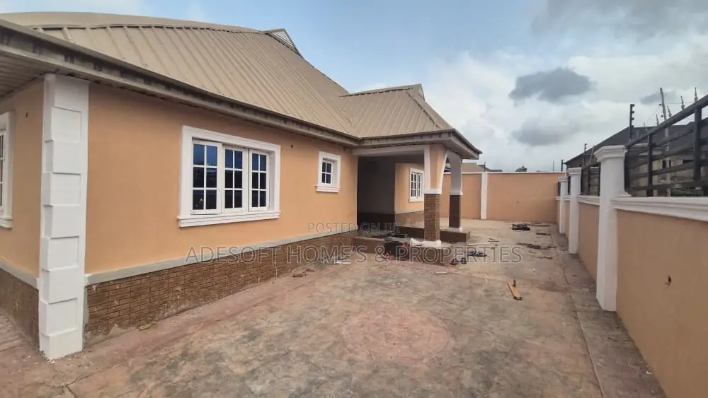 3bdrm Bungalow in Eleyele for sale in Eleyele