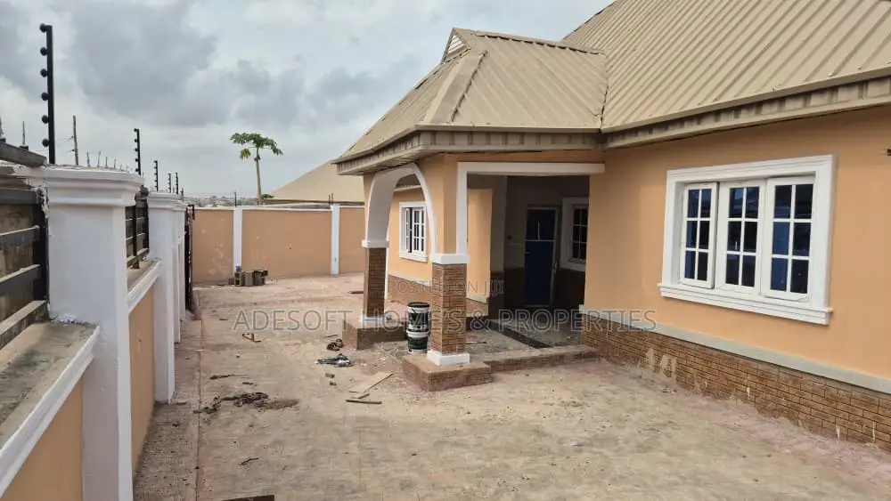 3bdrm Bungalow in Eleyele for sale in Eleyele