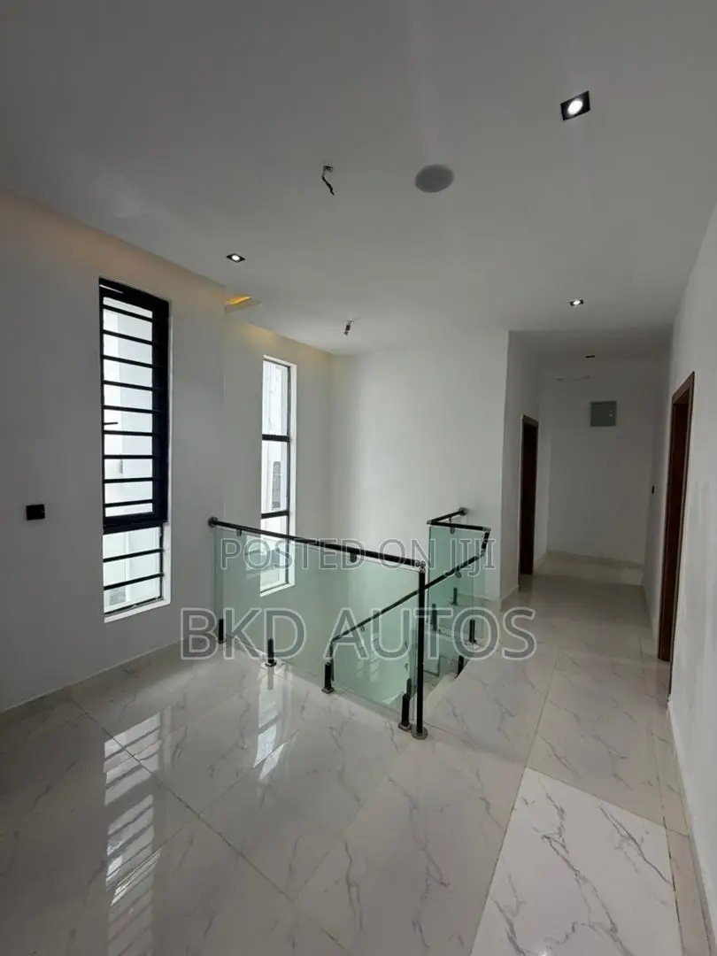 4bdrm Duplex in Ikota for sale in Ikota