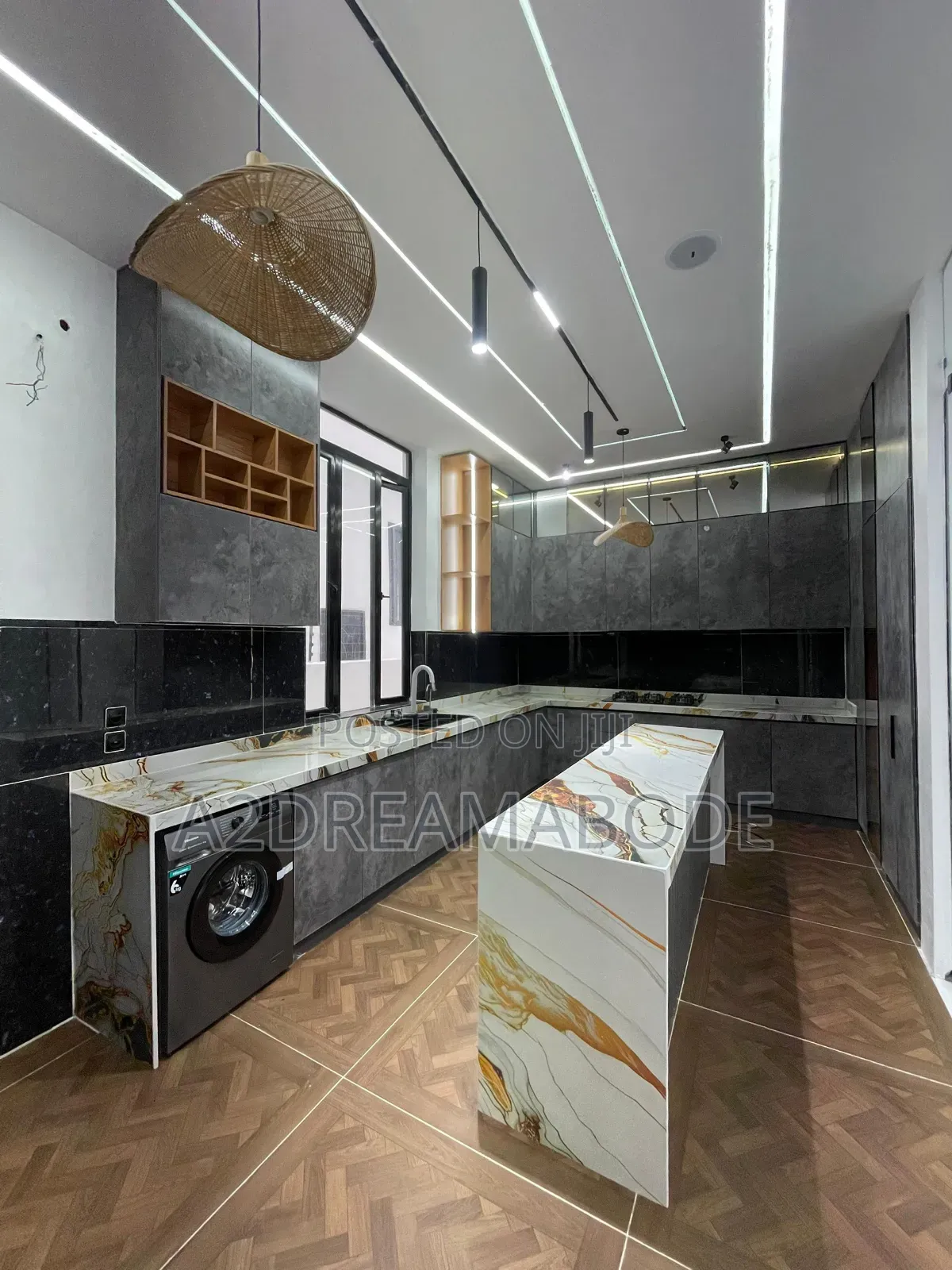 5bdrm Duplex in Chevron for sale in Chevron