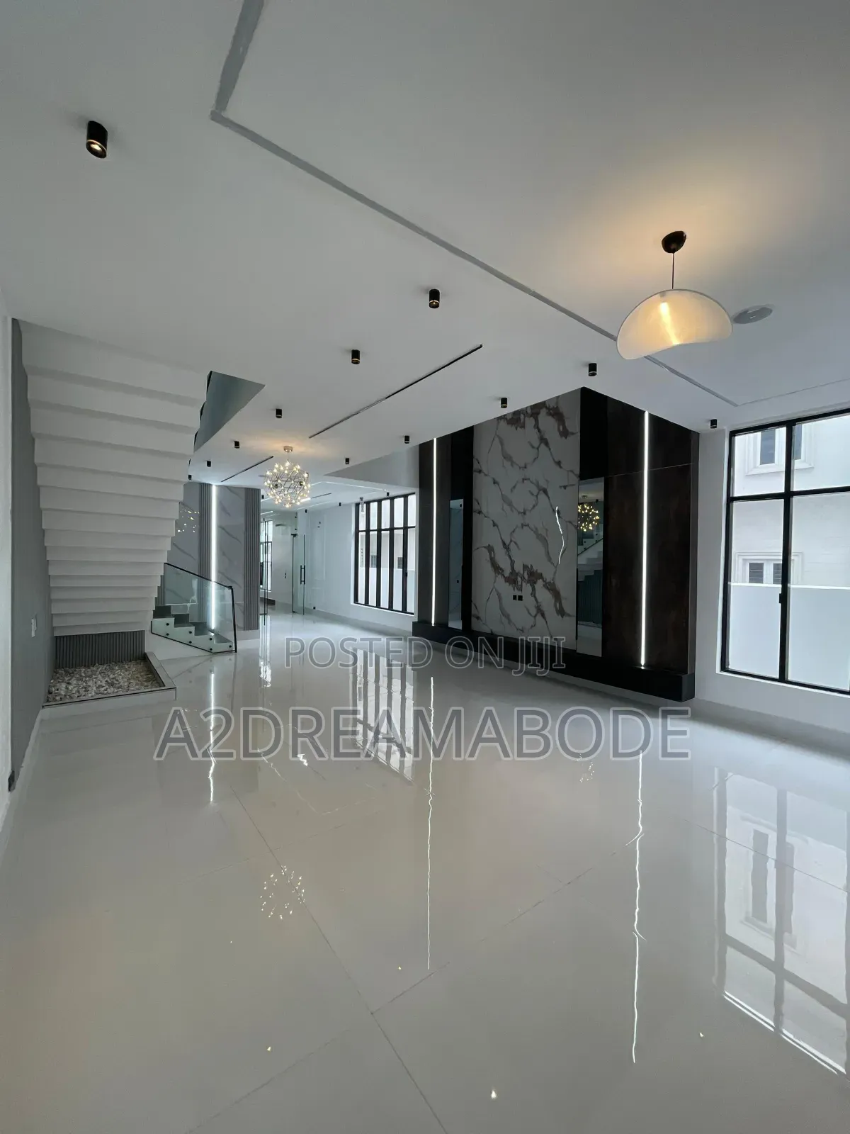 5bdrm Duplex in Chevron for sale in Chevron