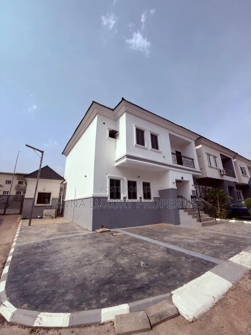5bdrm Duplex in Around Nizamiya, Idu for sale in Idu