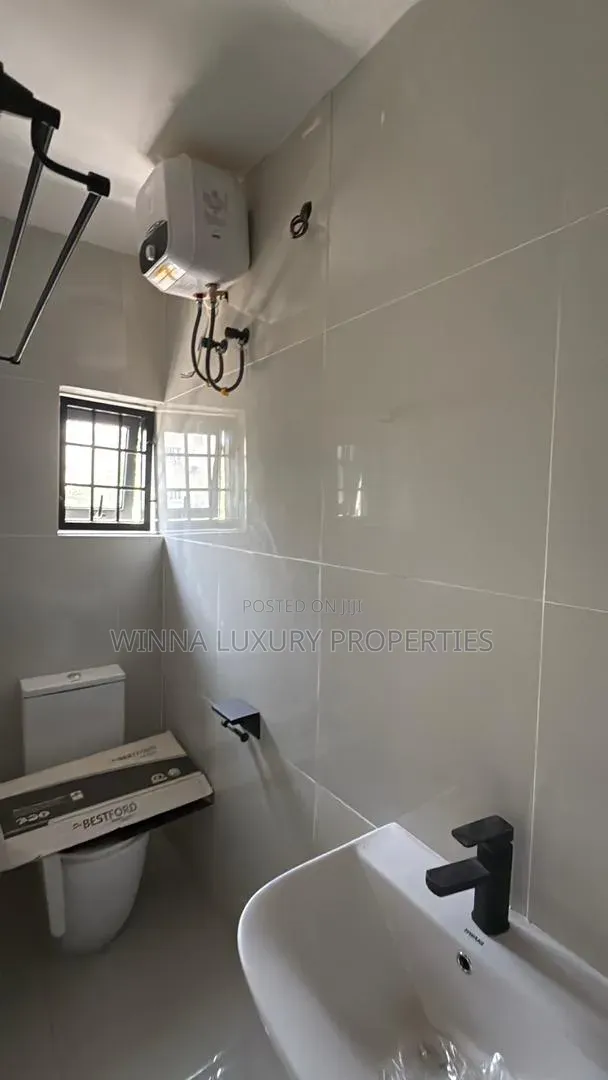 5bdrm Duplex in Around Nizamiya, Idu for sale in Idu
