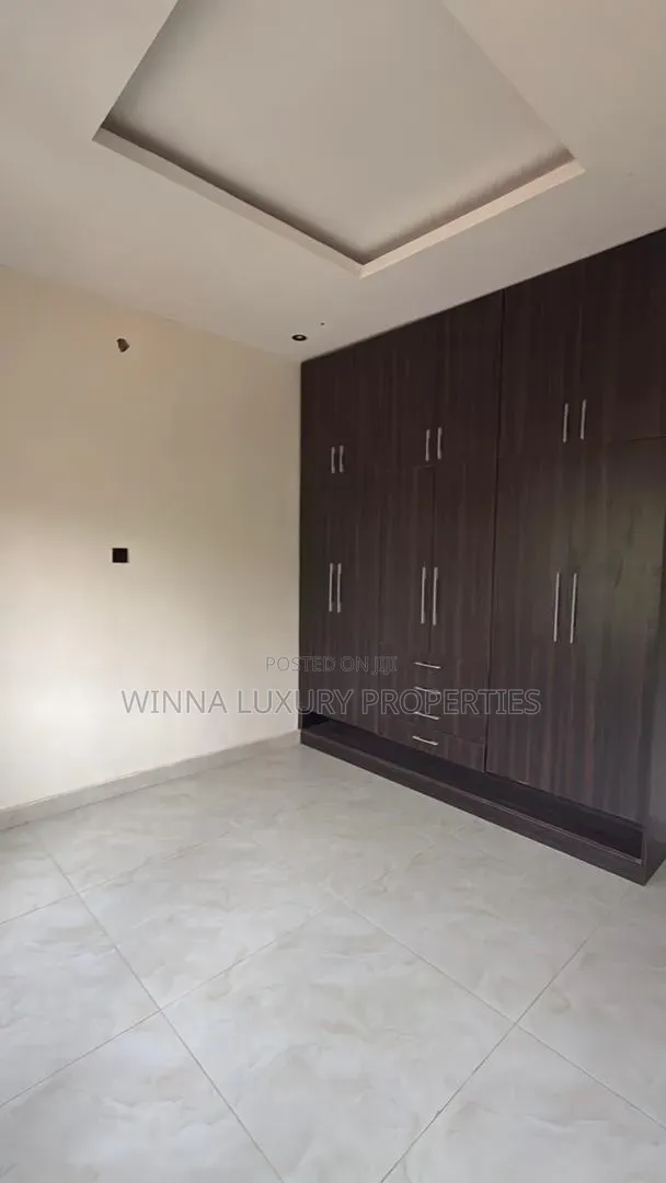 5bdrm Duplex in Around Nizamiya, Idu for sale in Idu