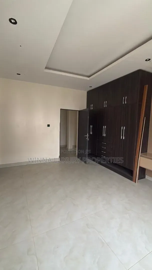 5bdrm Duplex in Around Nizamiya, Idu for sale in Idu
