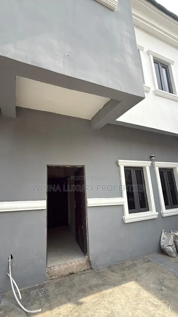 5bdrm Duplex in Around Nizamiya, Idu for sale in Idu