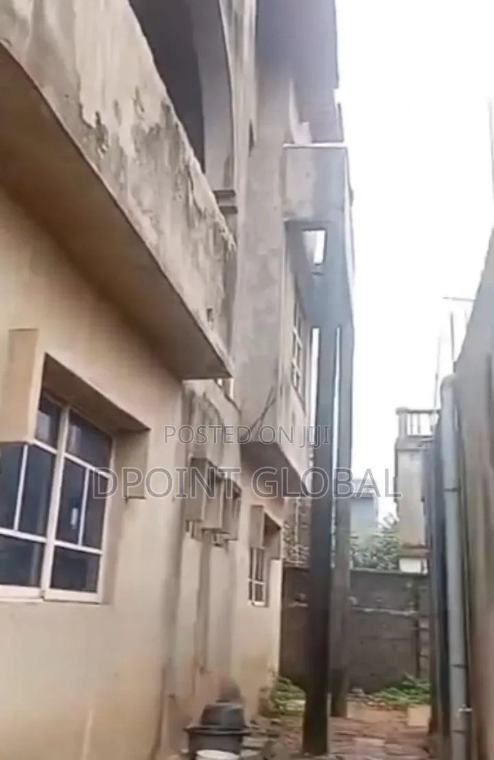 18bdrm Block of Flats in In Estate, Alakuko for sale in Alakuko