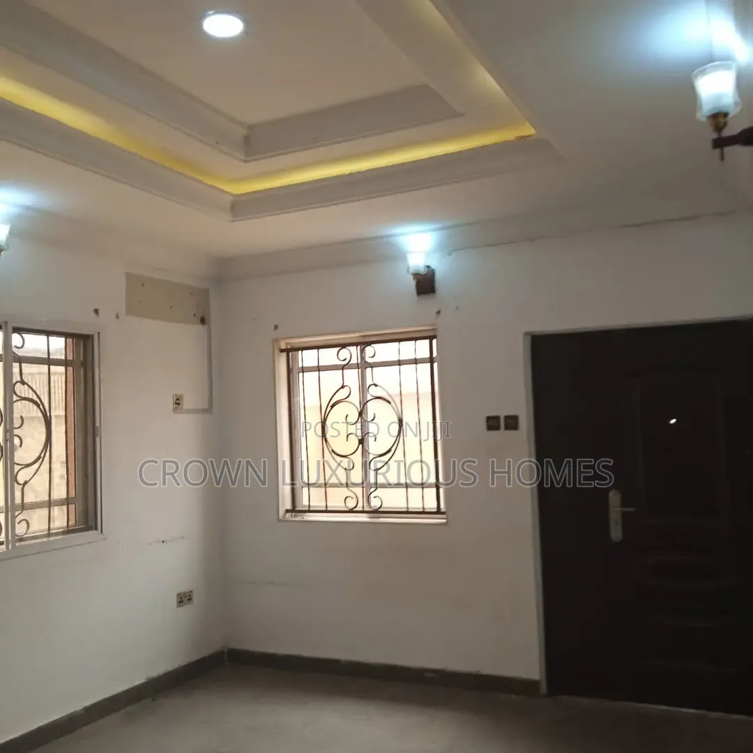 3bdrm Duplex in Alalubosa Estate, for rent in Ibadan