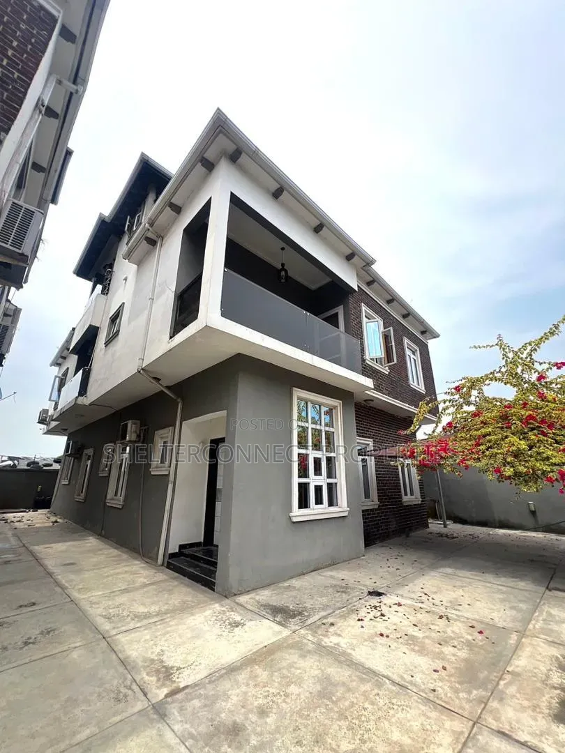5bdrm Duplex in Ikate for sale in Ikate