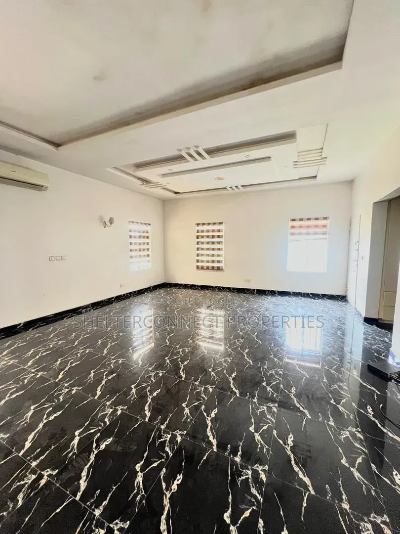 5bdrm Duplex in Ikate for sale in Ikate