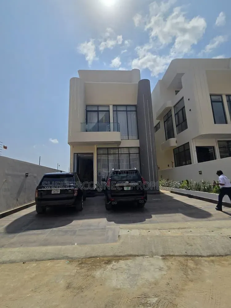 5bdrm Duplex in Lekki Phase 1 for sale in Lekki Phase 1