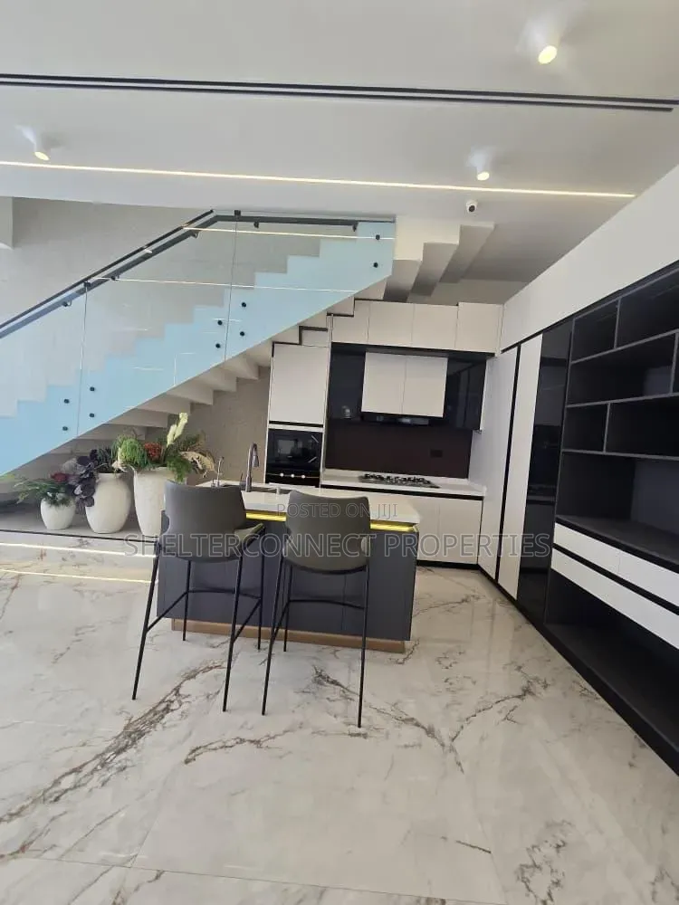 5bdrm Duplex in Lekki Phase 1 for sale in Lekki Phase 1