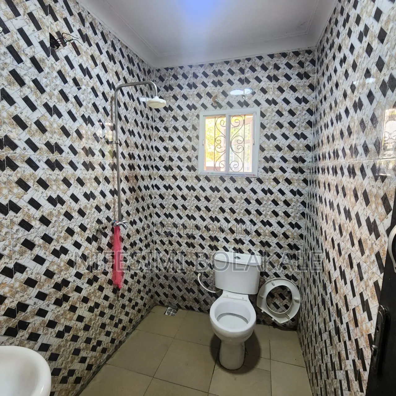 3bdrm Bungalow in Omi Adio for sale in Omi Adio