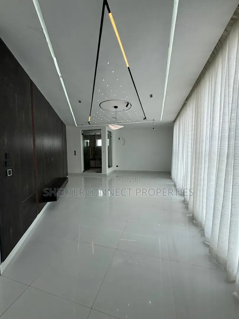 6bdrm Duplex in Chevron for sale in Chevron