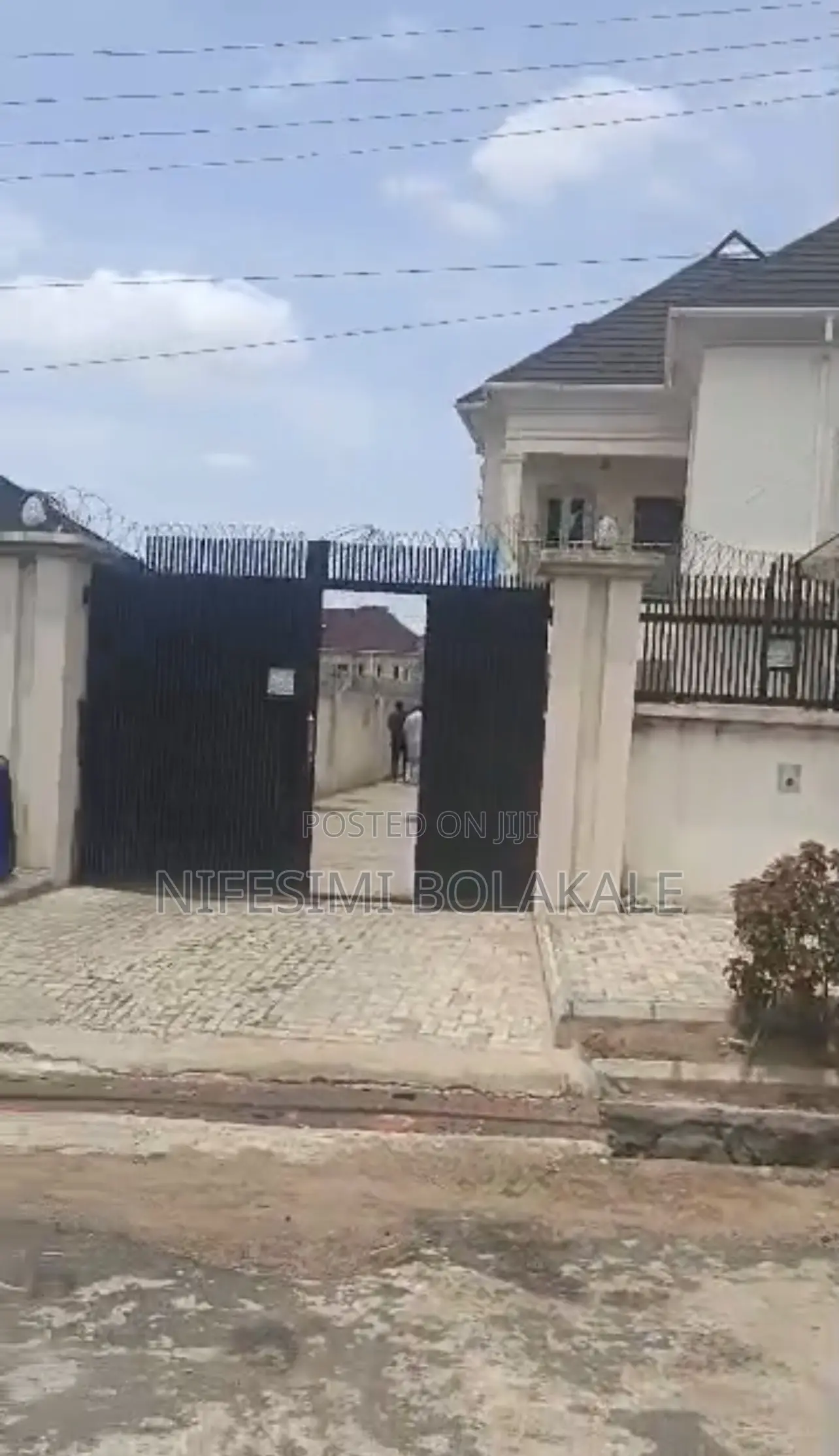 6bdrm Block of Flats in Laari Estate, for sale in Oluyole