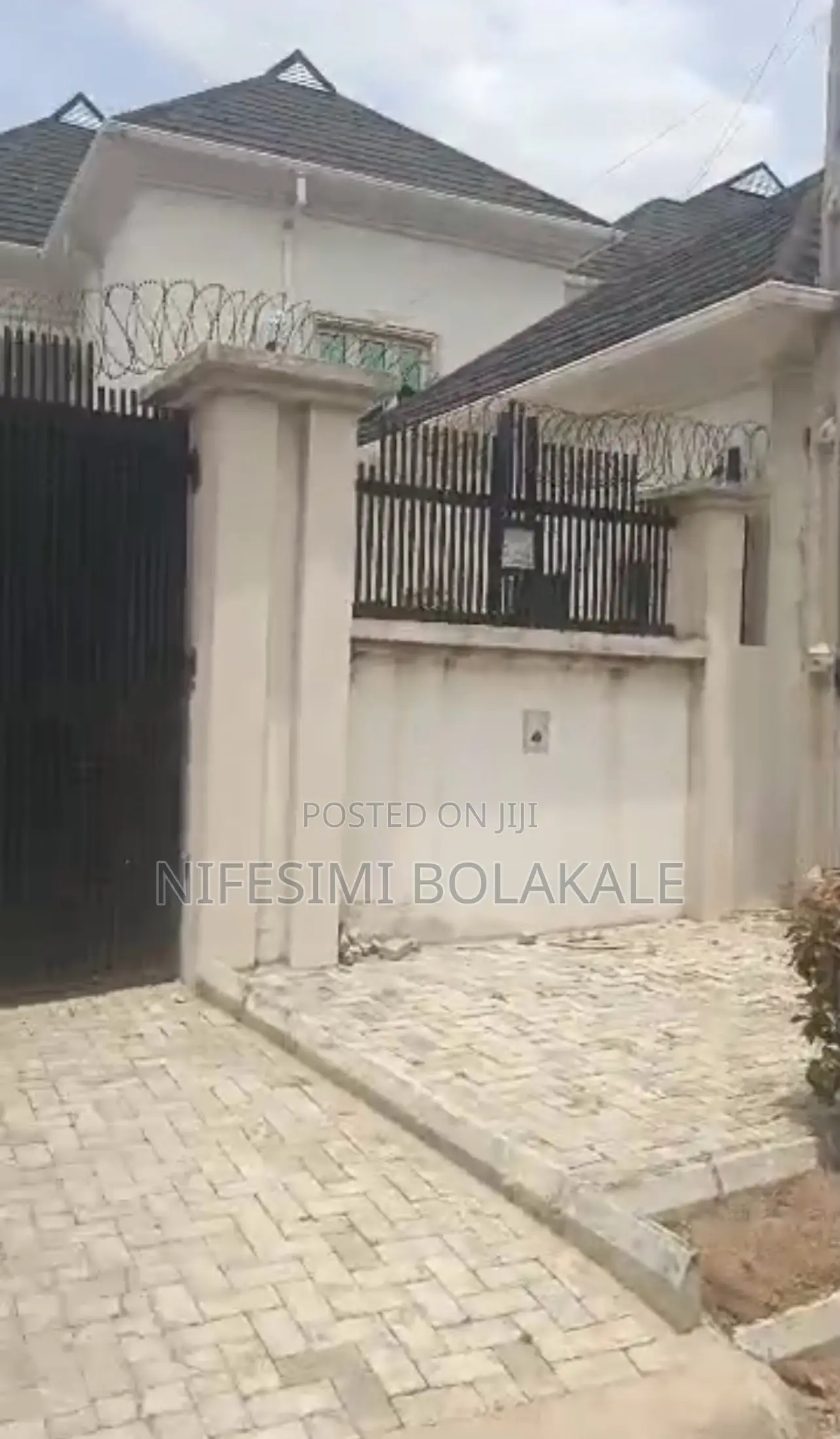 6bdrm Block of Flats in Laari Estate, for sale in Oluyole