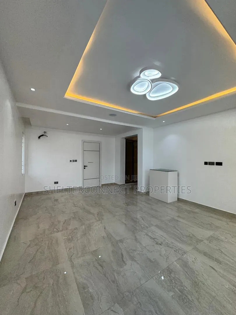 5bdrm Duplex in Lekki Phase 1 for sale in Lekki Phase 1