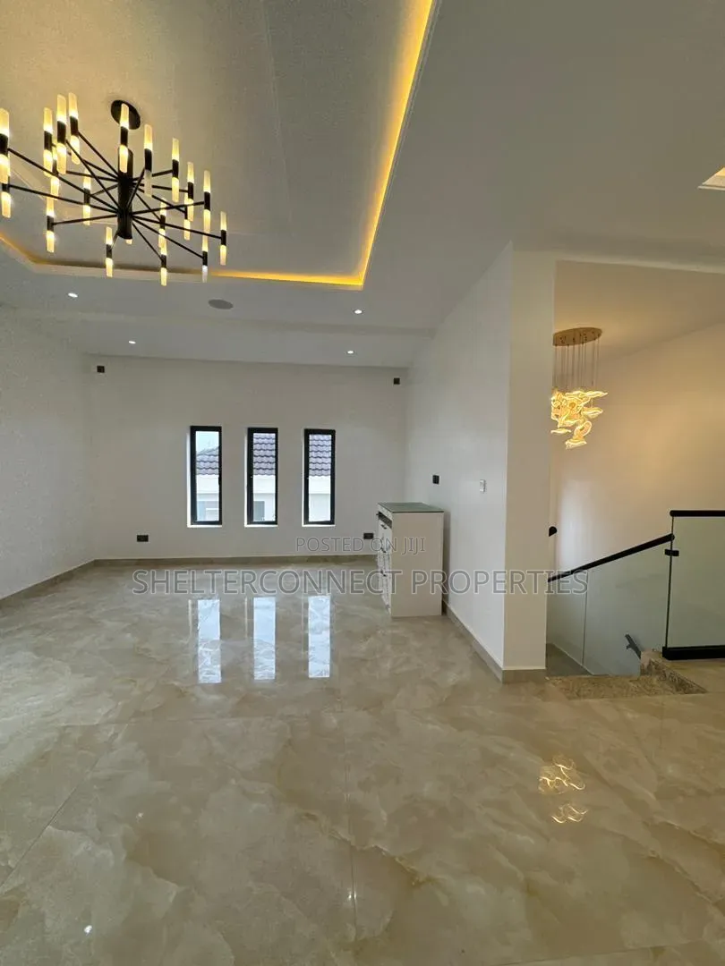 5bdrm Duplex in Lekki Phase 1 for sale in Lekki Phase 1