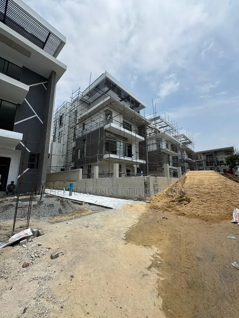5bdrm Duplex in Banana Island for sale in Banana Island