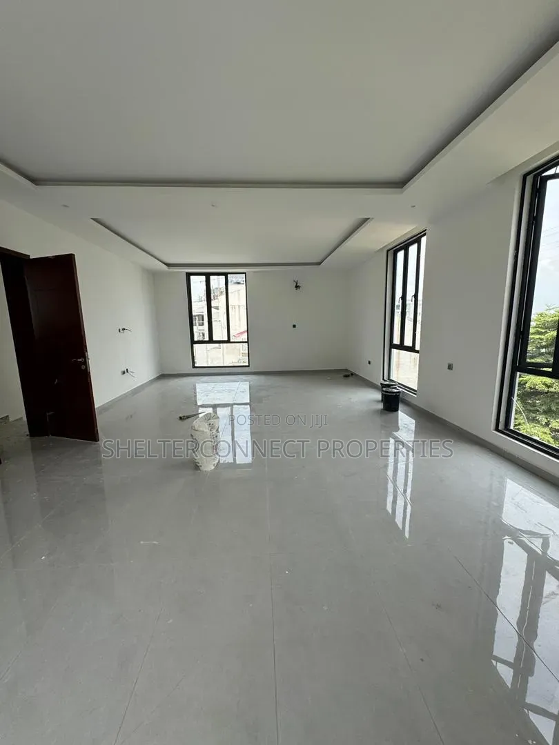 5bdrm Duplex in Banana Island for sale in Banana Island