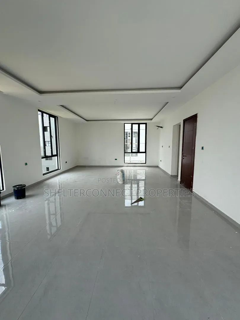 5bdrm Duplex in Banana Island for sale in Banana Island