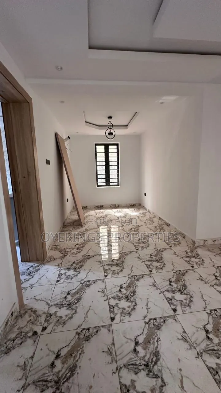 4bdrm Duplex in Adeoyo Gra for sale in Adeoyo