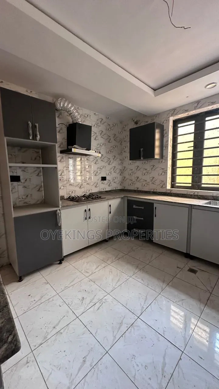 4bdrm Duplex in Adeoyo Gra for sale in Adeoyo