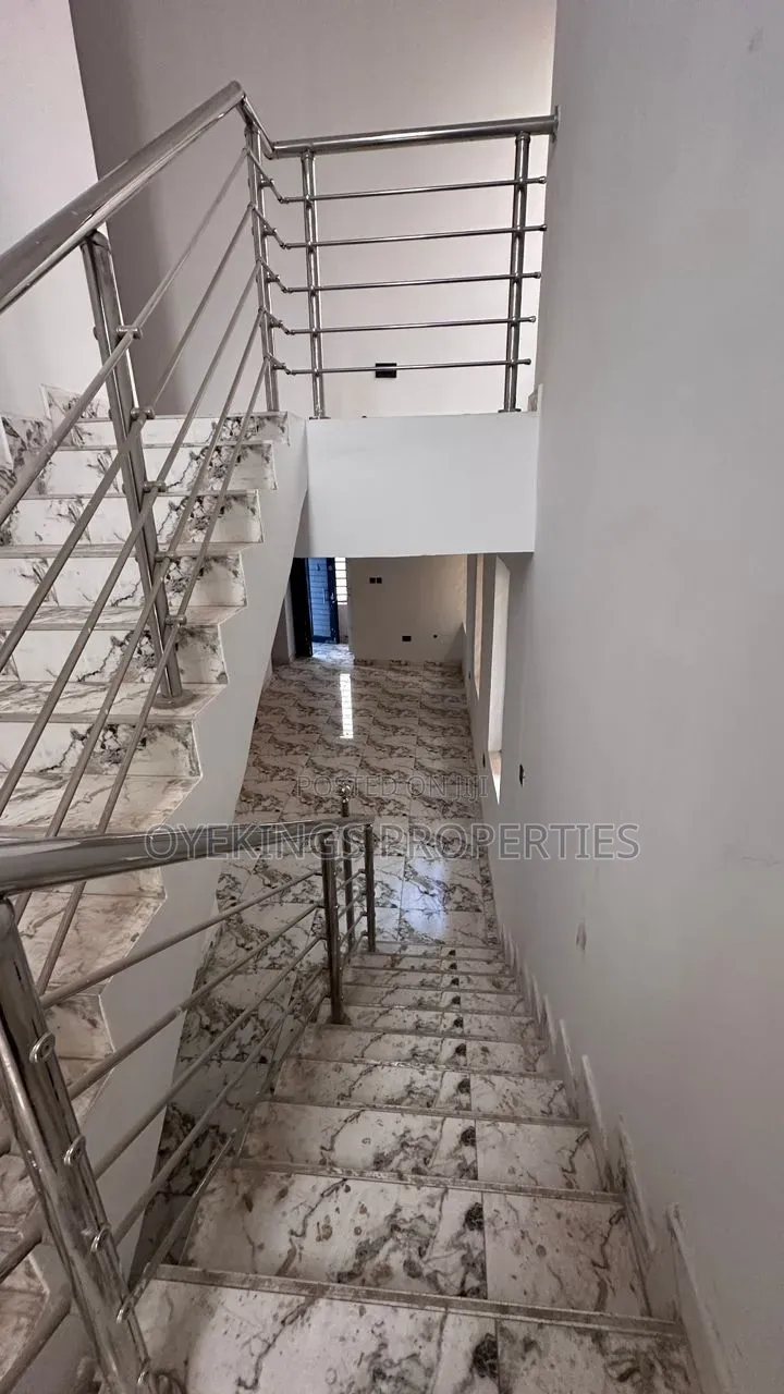 4bdrm Duplex in Adeoyo Gra for sale in Adeoyo